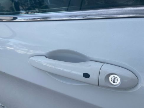 Used 2017 Jeep Cherokee Overland FWD image 11