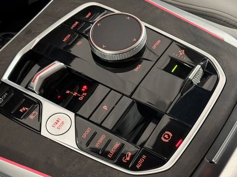 Used 2024 BMW X5 xDrive50e image 22