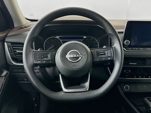 Used 2023 Nissan Rogue SV image 18