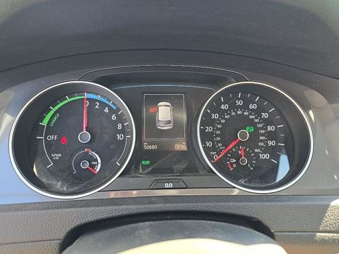 Used 2016 Volkswagen e-Golf SE image 9