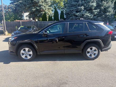 Used 2020 Toyota RAV4 XLE AWD/4WD image 3