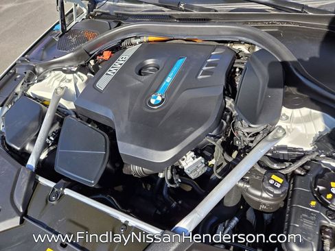 Used 2020 BMW 530e w/ Convenience Package image 19