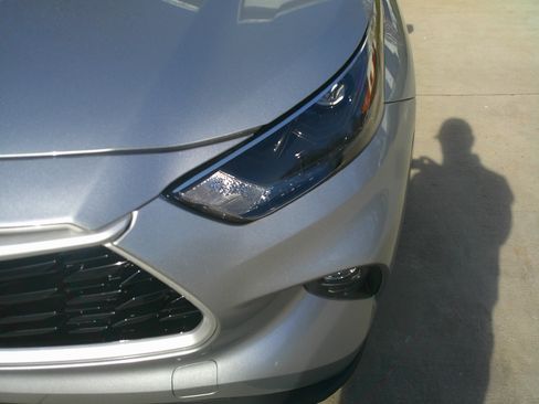 Used 2024 Toyota Highlander XLE image 7