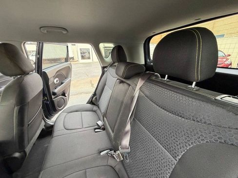 Used 2016 Kia Soul + FWD image 13