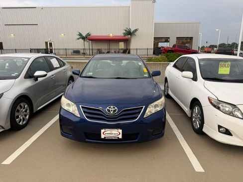 Used 2010 Toyota Camry LE FWD image 2