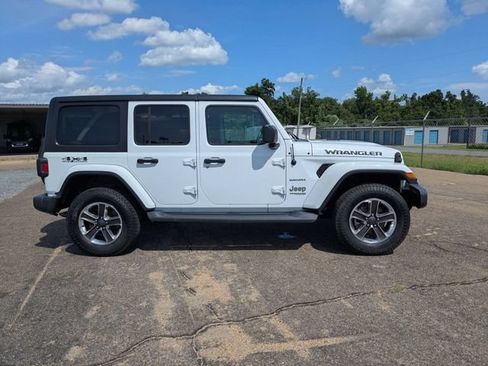 Used 2019 Jeep Wrangler Unlimited Sahara AWD/4WD image 3