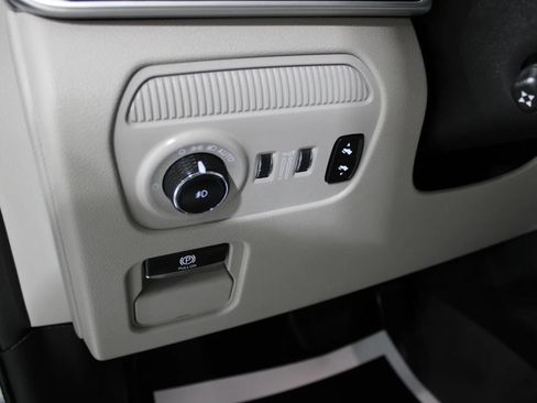 Used 2023 Jeep Wagoneer 4WD image 38