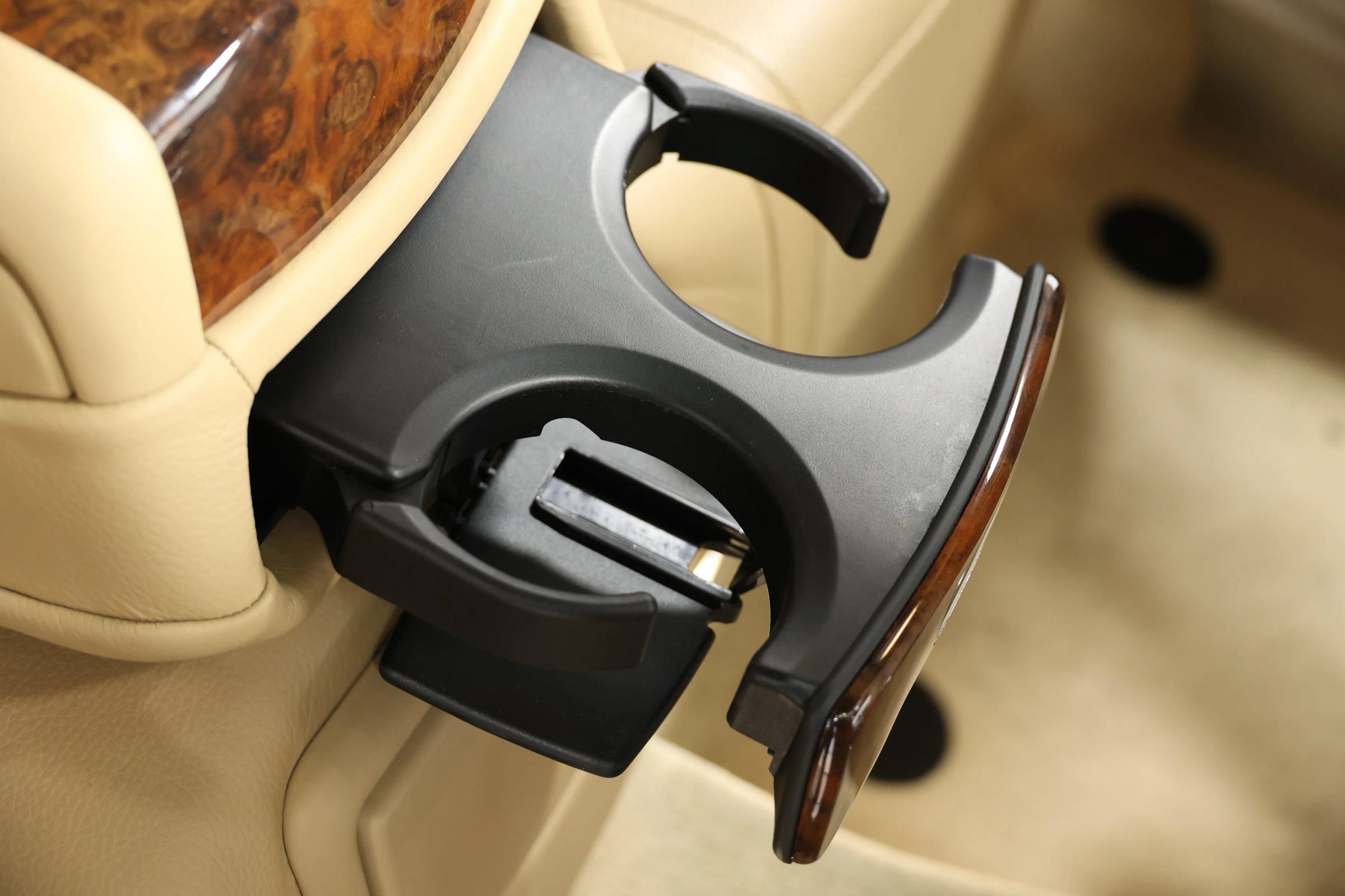 Used 2015 Rolls-Royce Ghost RWD image 93