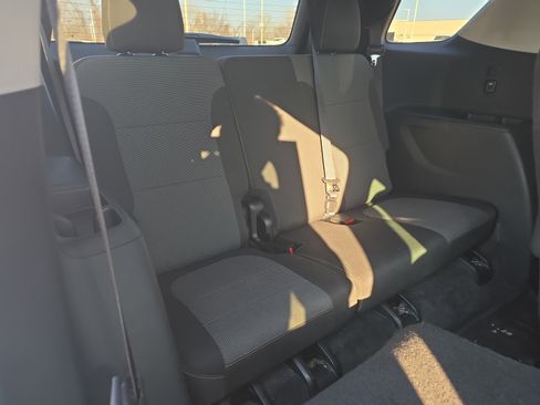 Used 2020 Chevrolet Traverse LT image 11