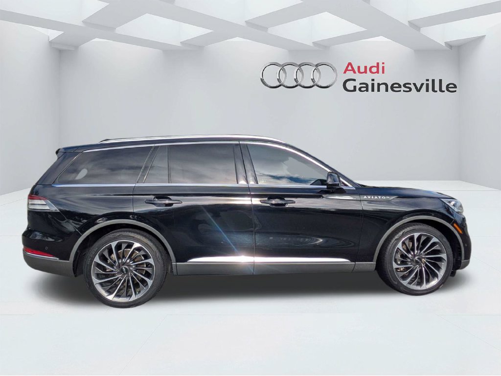Used 2022 Lincoln Aviator Reserve w/ Equipment Group 201A AWD/4WD image 2