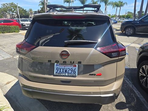 Certified 2025 Nissan Rogue SV AWD/4WD image 4