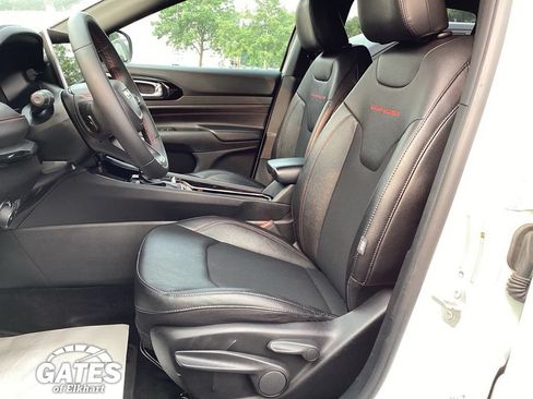 Used 2024 Jeep Compass Trailhawk AWD/4WD image 11