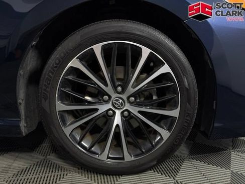 Used 2020 Toyota Camry SE w/ Convenience Package FWD image 12