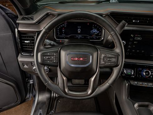 Used 2025 GMC Sierra 2500 AT4 w/ AT4 Premium Plus Package image 18