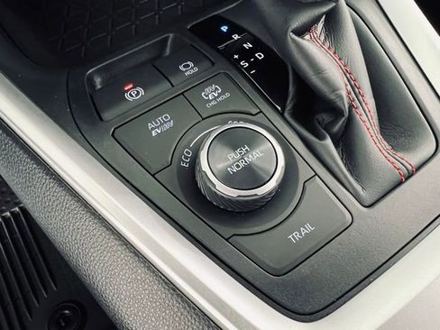 Used 2025 Toyota RAV4 SE image 26