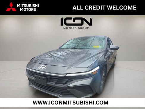 Used 2024 Hyundai Elantra SEL image 1