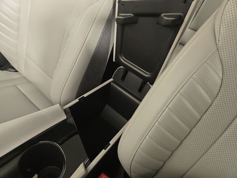 Used 2025 Hyundai Elantra Limited FWD image 29