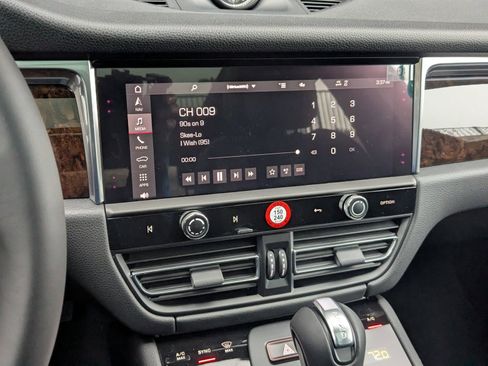 New 2026 Porsche Macan image 18