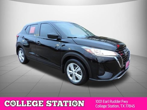 Certified 2025 Nissan Kicks Play S FWD image 3