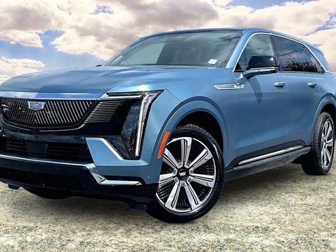 Certified 2025 Cadillac Escalade IQ Luxury 2 AWD/4WD image 3