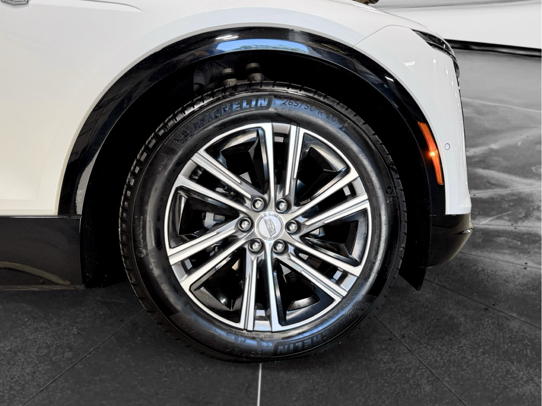 Used 2025 Cadillac Lyriq Luxury AWD/4WD image 34