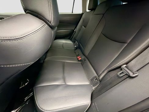 Used 2024 Toyota Corolla Cross XLE image 13