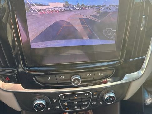 Used 2020 Chevrolet Traverse LT FWD image 5