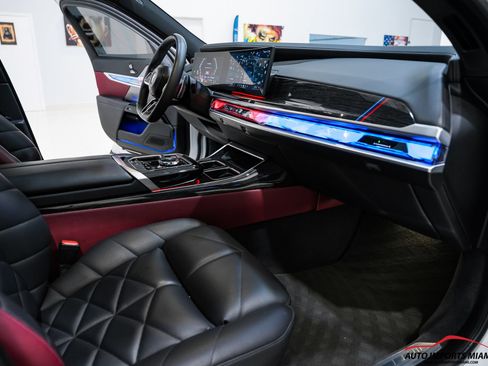 Used 2023 BMW 740i RWD image 11