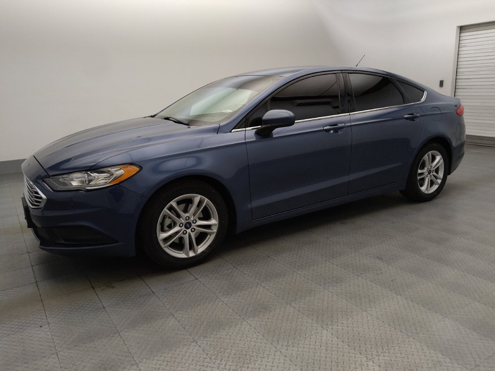 Used 2018 Ford Fusion SE w/ Fusion SE Technology Package FWD image 2
