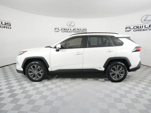 Used 2022 Toyota RAV4 XLE Premium AWD/4WD image 4