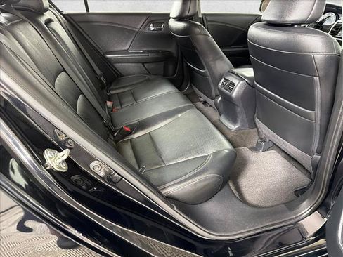 Used 2017 Honda Accord Touring image 17