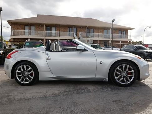 Used 2010 Nissan 370Z Touring image 18