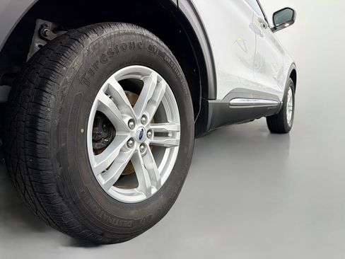 Used 2023 Ford Explorer XLT AWD/4WD image 15