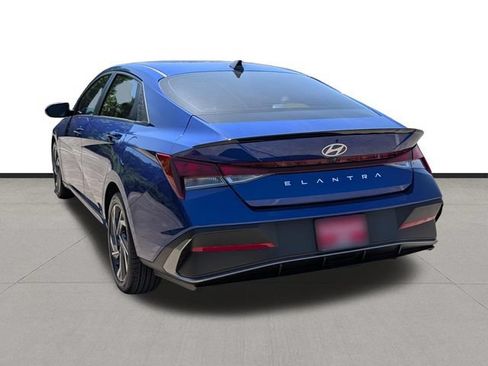 Used 2025 Hyundai Elantra Sport FWD image 7