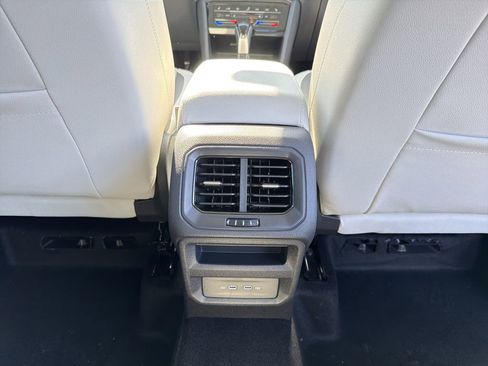 New 2026 Volkswagen Taos SE FWD image 21