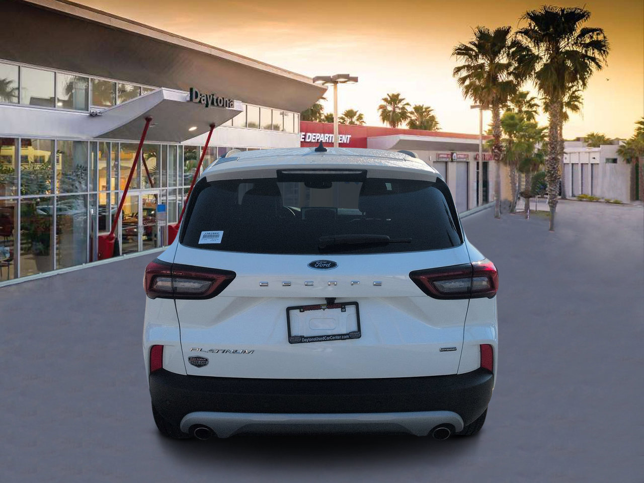 Used 2025 Ford Escape Platinum w/ Premium Technology Package FWD image 4