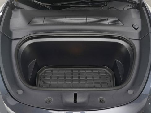 Used 2024 Tesla Model Y Long Range image 28