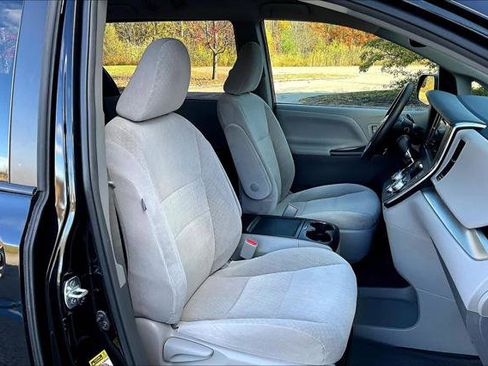Certified 2017 Toyota Sienna LE image 7