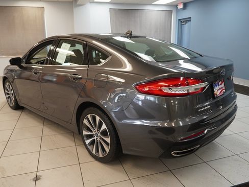 Used 2020 Ford Fusion SE image 12