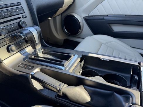 Used 2010 Ford Mustang V6 image 20