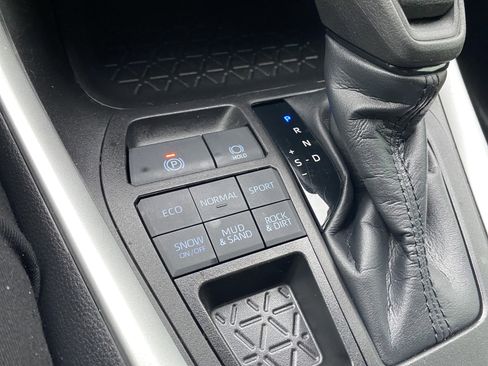 Used 2022 Toyota RAV4 XLE image 34