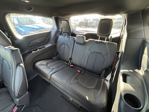 New 2026 Chrysler Pacifica Select image 29