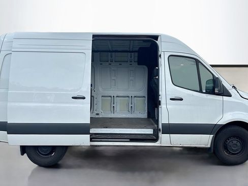 Used 2024 Mercedes-Benz Sprinter 2500 image 18