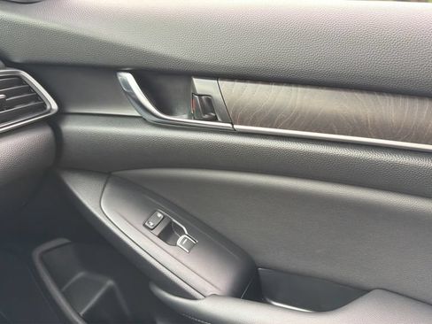 Used 2020 Honda Accord EX image 12