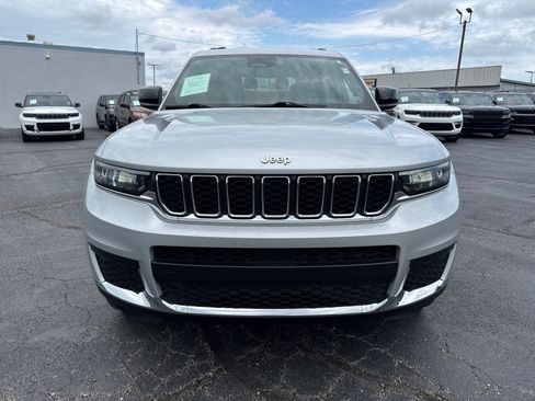 Used 2024 Jeep Grand Cherokee L Laredo w/ Luxury Tech Group I AWD/4WD image 2