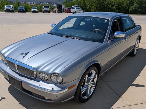 Used 2007 Jaguar XJ8 L RWD image 2