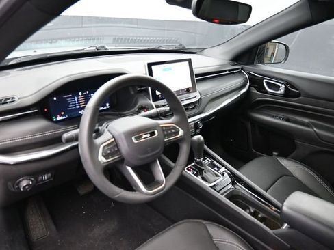 Used 2024 Jeep Compass Limited w/ High Altitude Package image 18