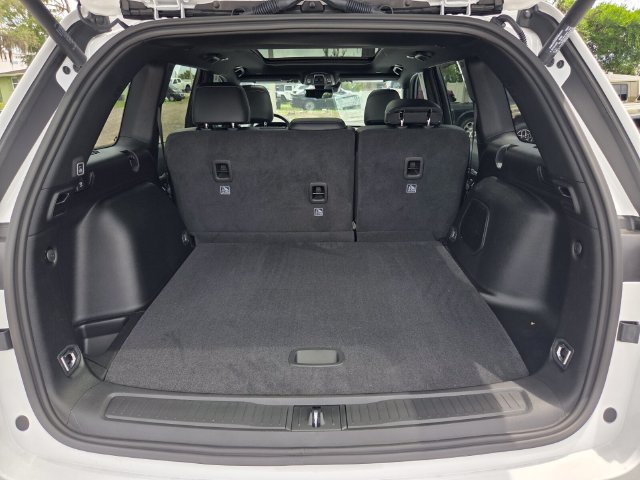 New 2026 Jeep Grand Cherokee Limited w/ Luxury Tech Group II RWD image 16