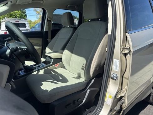 Used 2017 Ford Escape SE w/ Equipment Group 201A AWD/4WD image 8