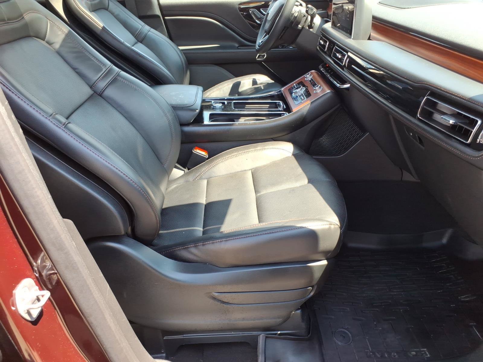 Used 2023 Lincoln Aviator Reserve w/ Equipment Group 201A AWD/4WD image 8
